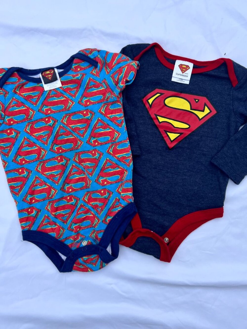 Boys 6-12M Superman DC Onesie Lot of 2 — Short + Long Sleeve — GUC - Picture 5 of 8